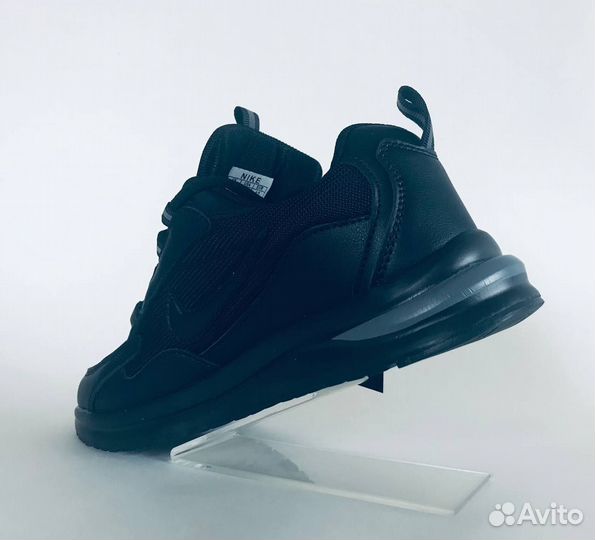 Кроссовки 41р Nike Новые