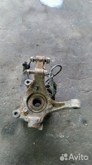 Кулак передний правый Chevrolet Captiva C100 2006