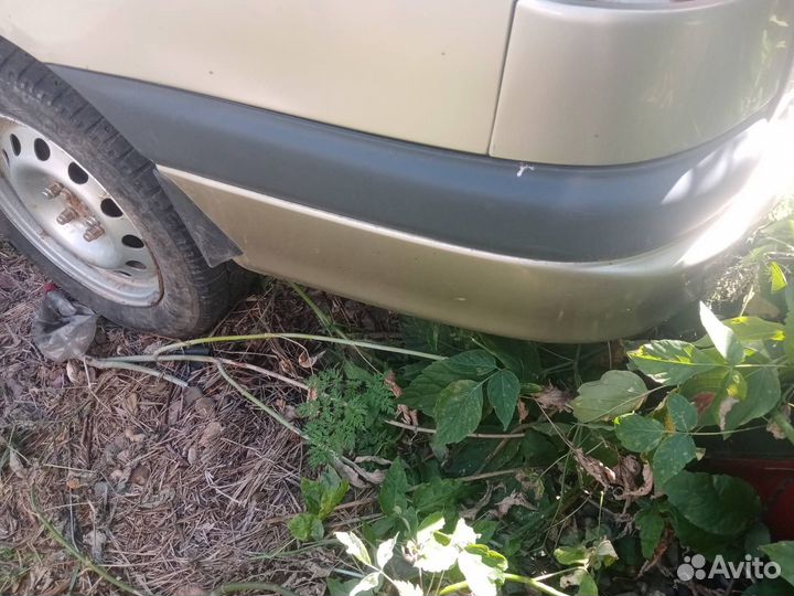 Бампер задний Toyota Avensis 1 универсал