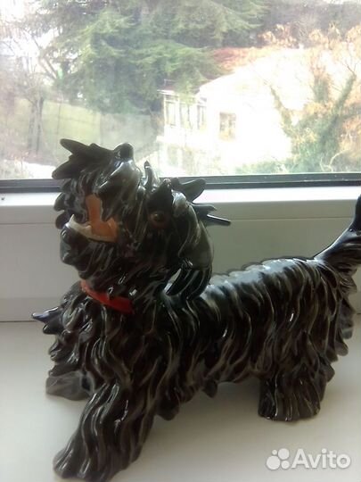 Фарфоровая собака