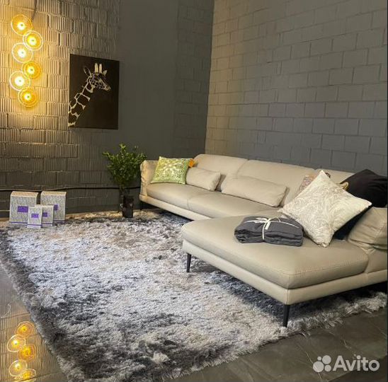 Диван угловой В коже