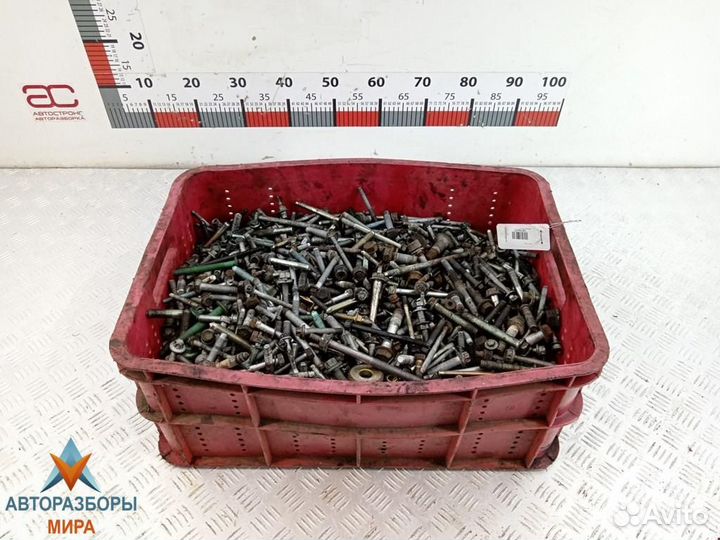 Болт Volkswagen Bora 2000