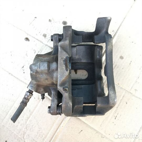 Суппорт передний правый Renault Laguna 1