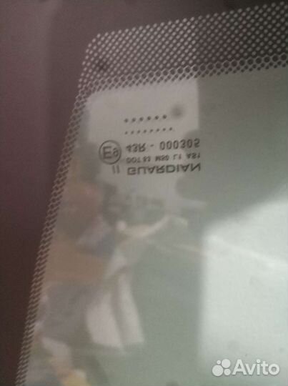 Продам лобовое стекло для Jeep grand Cherokee