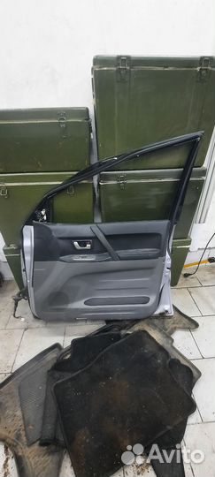 Дверь передняя правая pajero 3