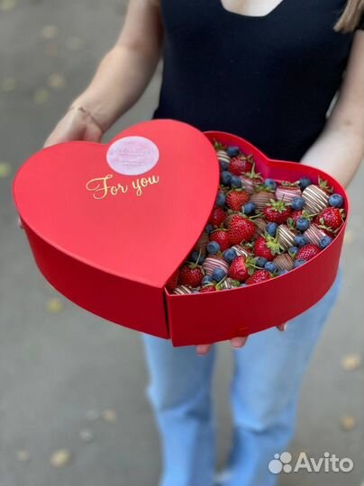 Сладкий подарочный набор. Клубника