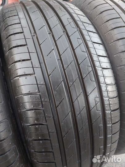 Goodyear EfficientGrip Performance 215/55 R17 94V