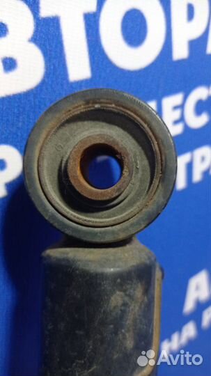 Передняя правая стойка амортизатора Lexus Gs350