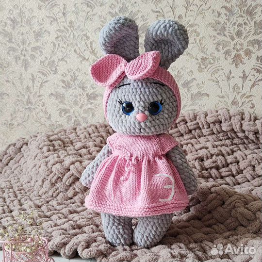 Вязаные игрушки на заказ ручной работы. Зайка