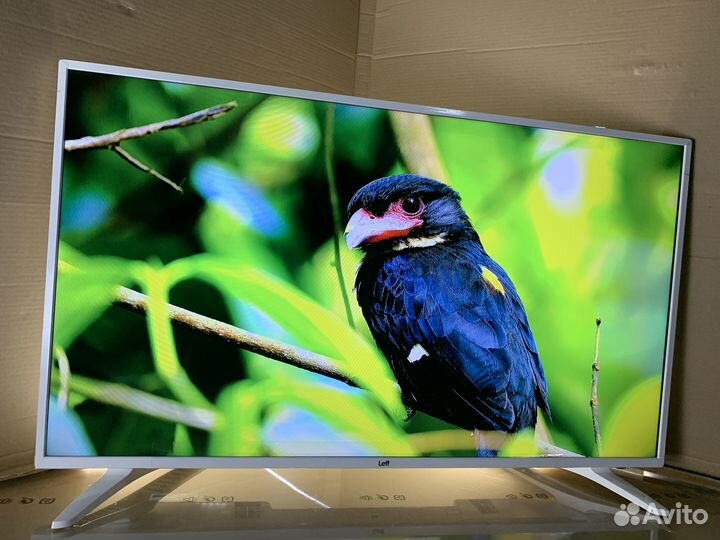 Заряженный белый Smart телевизор 102 см