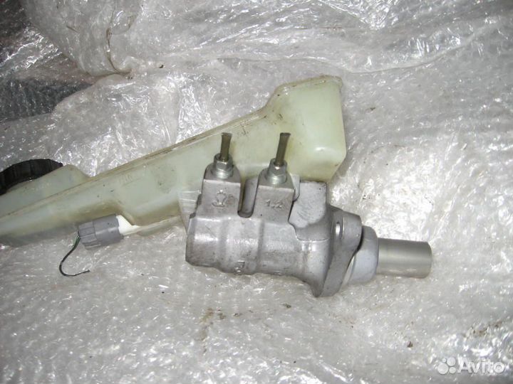 Главный тормозной цилиндр mazda DY3W, DC5W Demio '