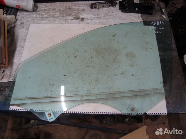 Стекло передней левой двери W203 M111 A2037250110