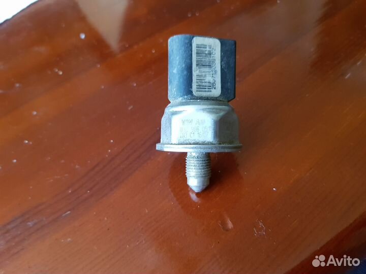 Датчик давления топлива Audi Volkswagen