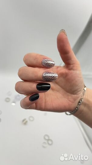 Модель на маникюр