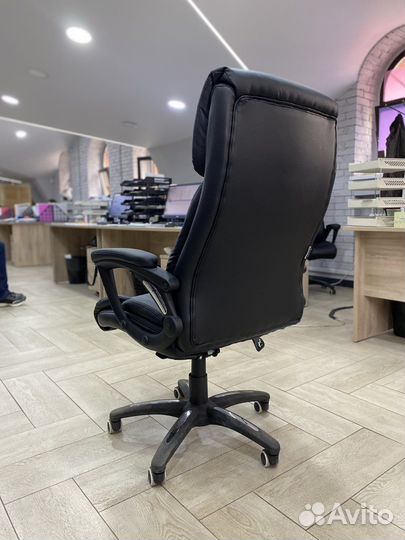 Офисное кресло б/у(как новое)