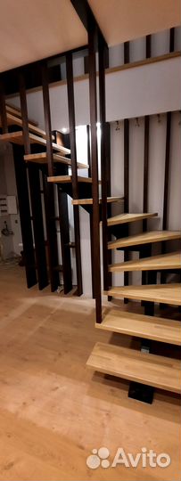 Лестница на металлокаркасе из листового металла