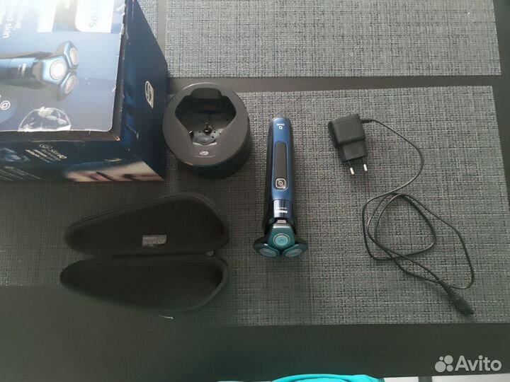 Электробритва Philips Series 7000 SkinIQ S7782