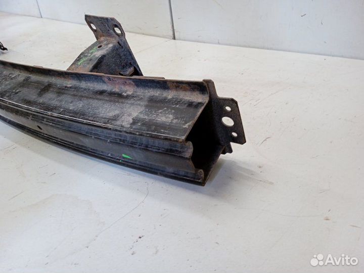 Усилитель переднего бампера Land Rover Discovery 3