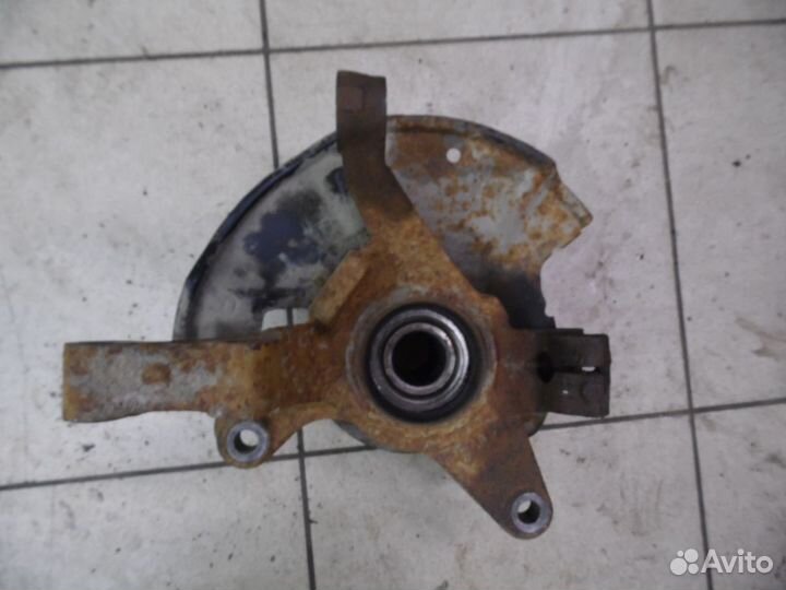 Кулак поворотный передний правый Kia Spectra 2001