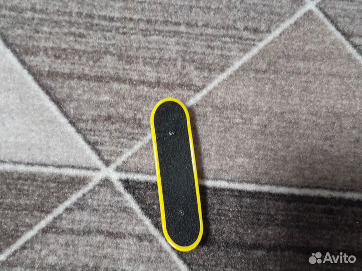 Фингер скейт