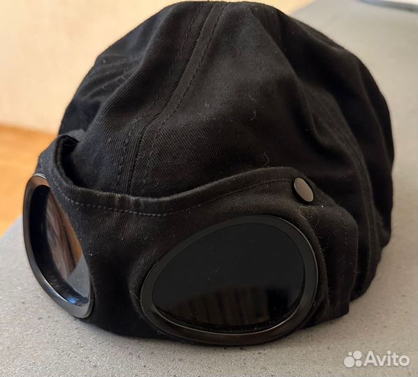 Cp company кепка с линзами цвет черный цена 3500