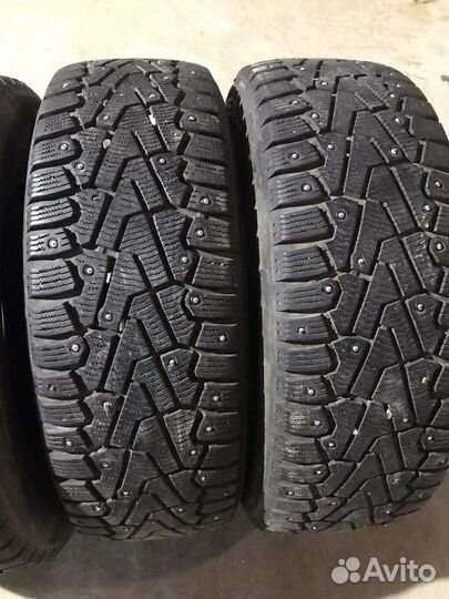 Pirelli Ice Zero 215/65 R16