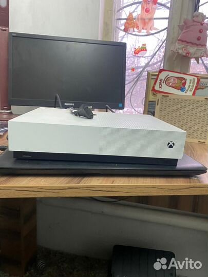 Xbox one s 1tb с двумя геймпадами