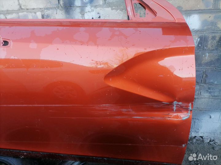 Продаю переднюю правую дверь лада веста св кросс