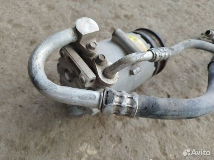 Компрессор кондиционера Ford Focus седан sida