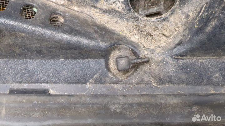 Жабо под дворники Chevrolet Tahoe, 2001