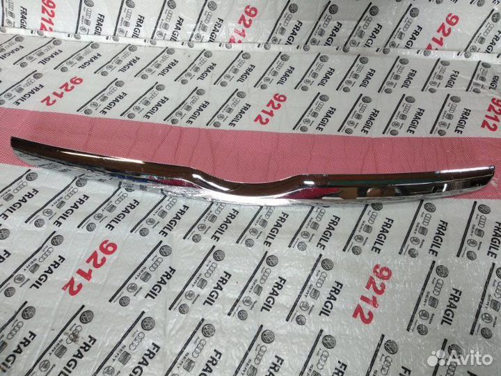 Молдинг решетки радиатора LADA Granta 2011+