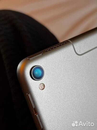 iPad pro 10,5 Wi-Fi + Cellular, 64 Гб, 2017 год