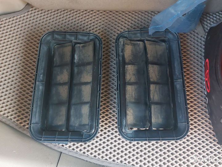 Решетка воздухозаборника тойота фортунер 2007г