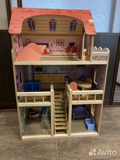 Кукольный домик с мебелью