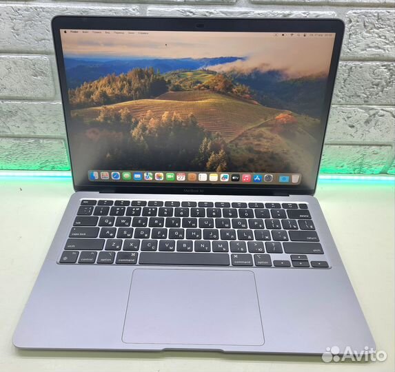 Apple MacBook Air With Apple M1 chip 8/256Gb