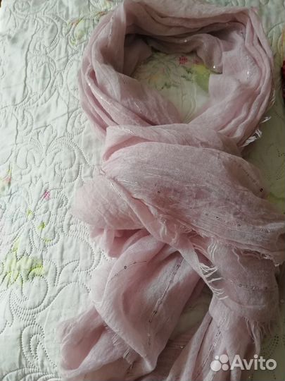 Подам шарф женский нарядный