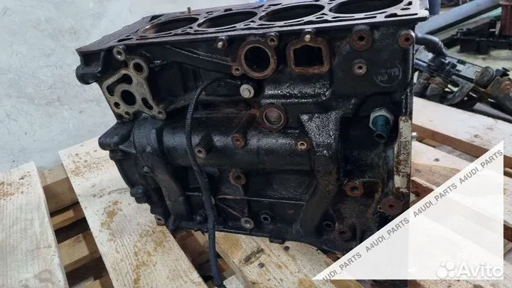 Дефект Блок цилиндров Audi S3 8V Бензин 06K103023N, CJX