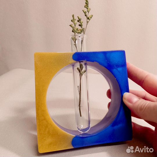 Декоративная ваза из эпоксидной смолы