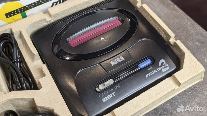 Консоль Sega Mega Drive 2 в коробке