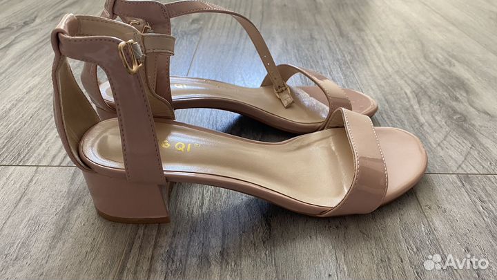 Босоножки женские