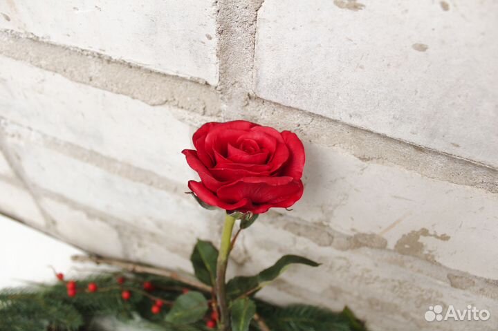 Красная роза из полимерной глины. Ручная работа