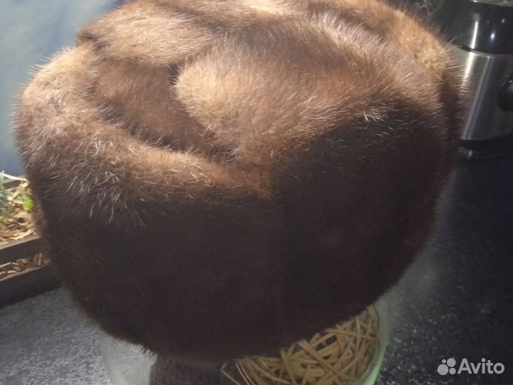 Мужская норковая шапка с козырьком