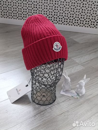 Шапка Moncler красная