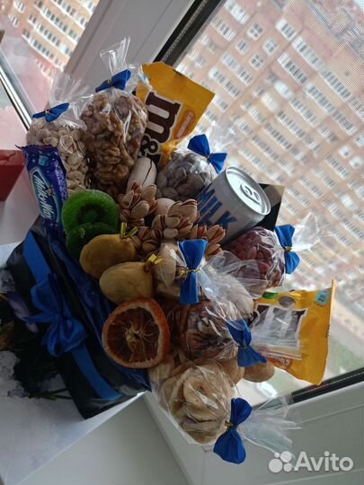 Мужской и женский съедобный букет