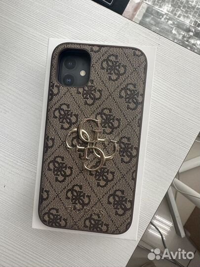 Чехол на iPhone 11 guess