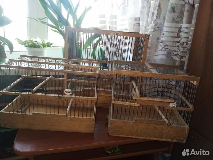 Клетки для птиц и переноска
