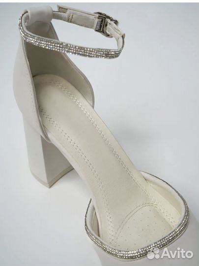 Туфли на каблуке