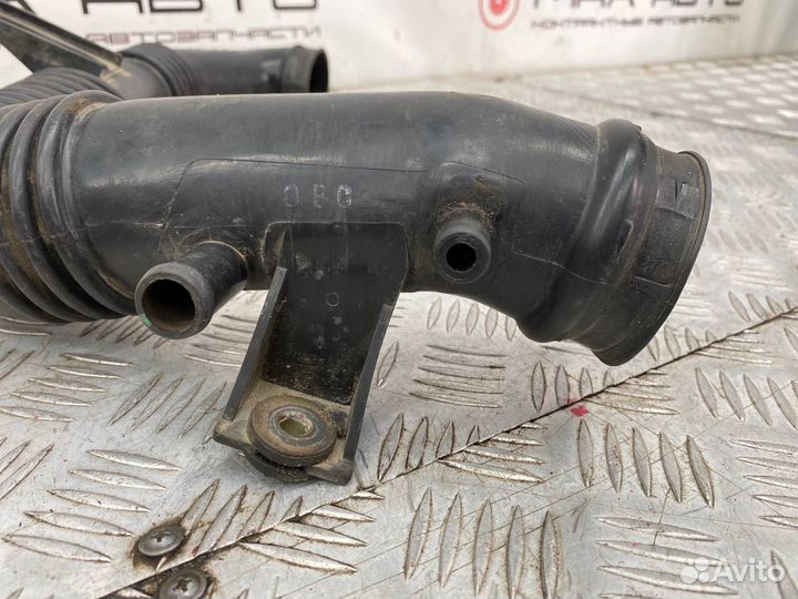 Б/У трубка воздухозаборника (патрубок, шланг)