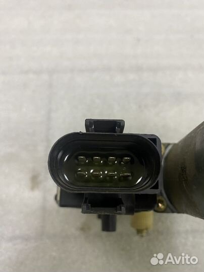 Моторчик стеклоподъемника передний левый А6 100 С4