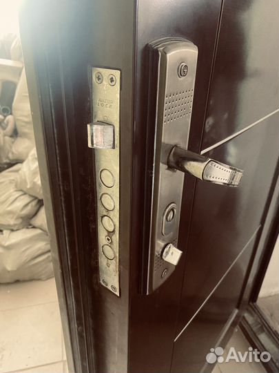 Дверь входная б/у железная